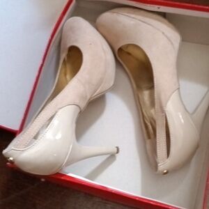 Guess Tan Women's size 6.5 suede patent pump heels